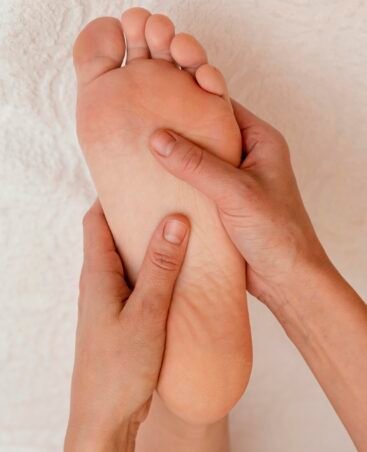 cerrar-manos-masaje-pie